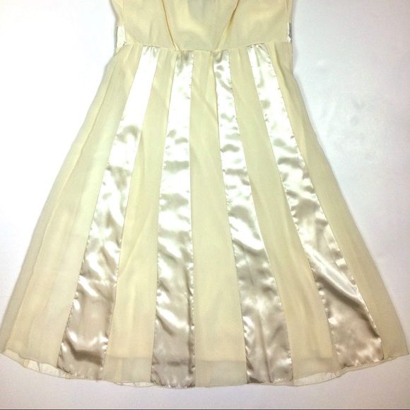 Elegant Cream Colored Dress - Picture 4 of 4